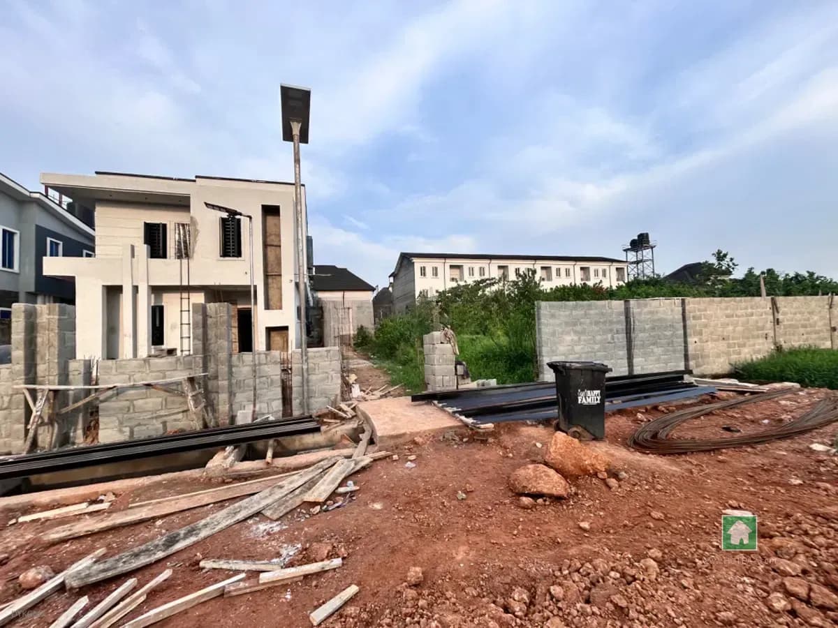 335 sqm Land for Sale in Secure Opic Estate