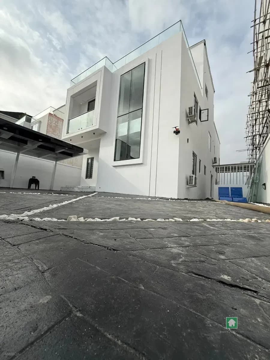 Five-Bedroom Detached Duplex for Rent in Pinnock Estate, Lekki