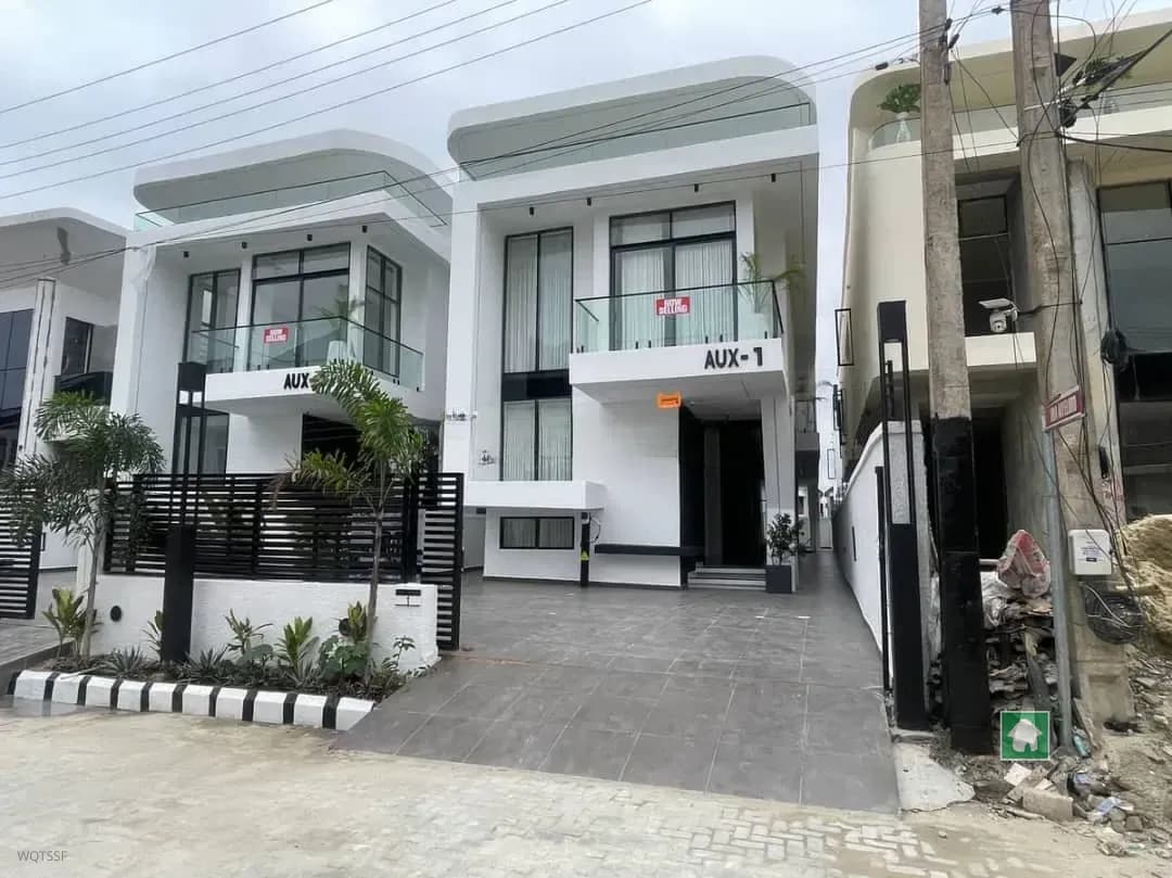 5-Bedroom Detached Home in Lekki Phase 1