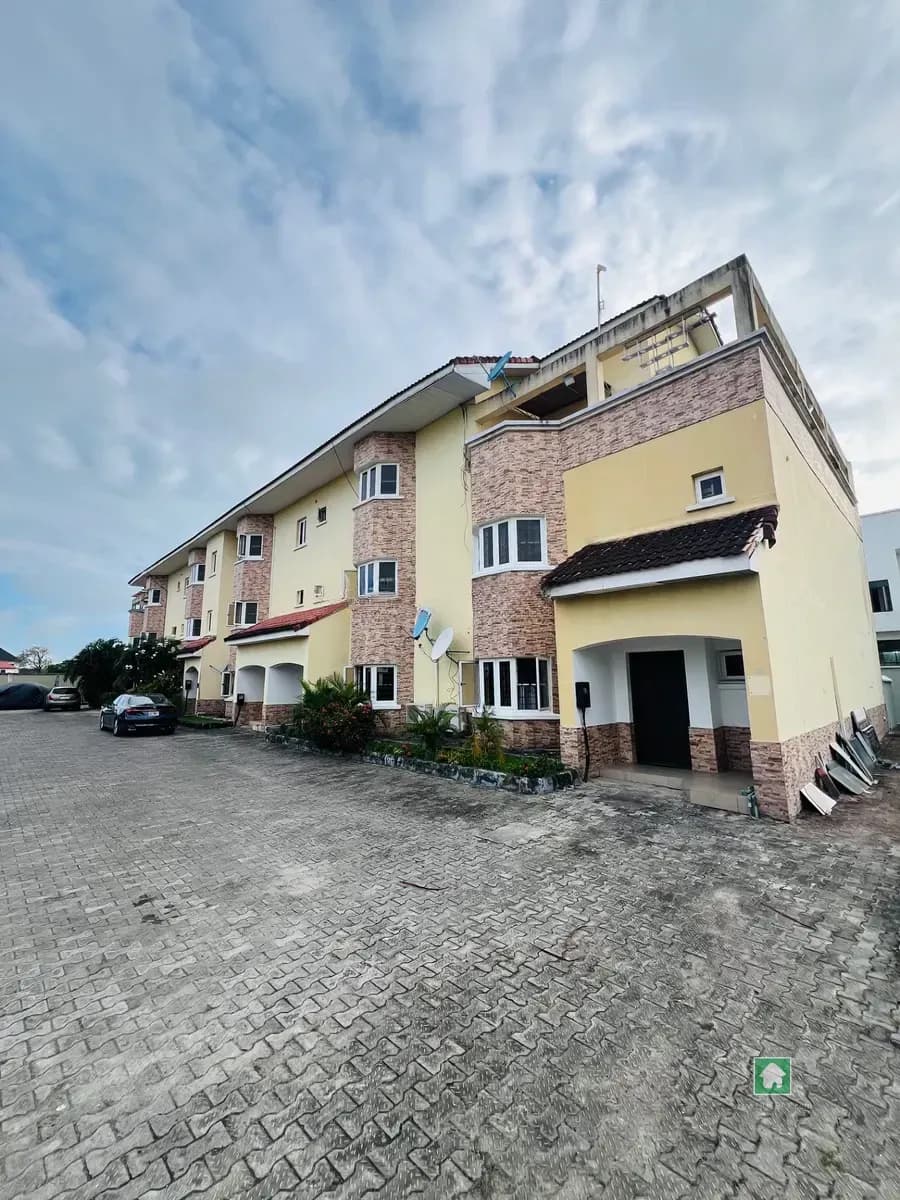 For Rent: 4 Bedroom Terrace in Royal Gardens Estate, Ajah
