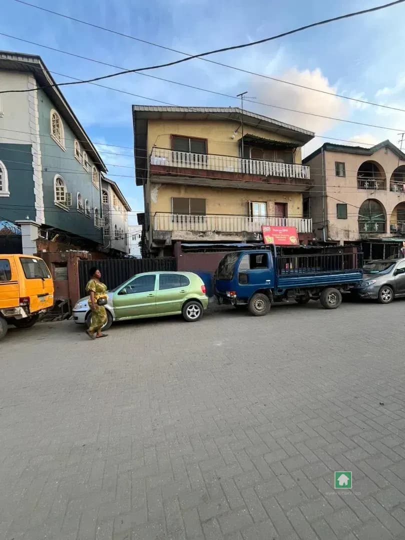 CofO: 3 Bedroom Flat in Iwaya, Yaba